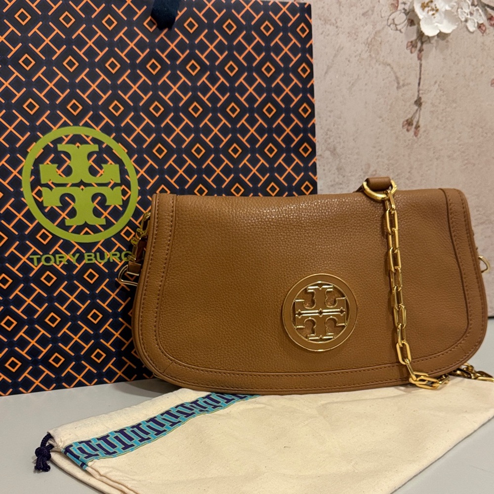 Tory Burch✨ Britten Tan Leather Bag or Clutch with Gold Chain